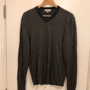 NEIMAN MARCUS CASHMERE V-NECK SWEATER